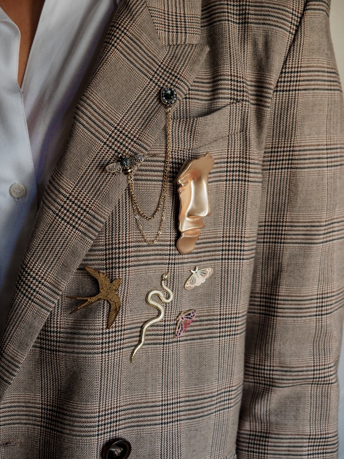 Broche Golden Muse